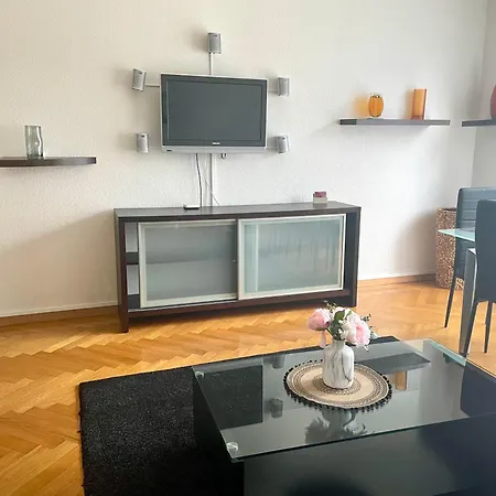 6 Minutes Walking From The Train Station 2 Apartmán