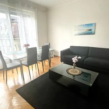6 Minutes Walking From The Train Station 2 Apartmán