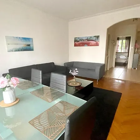 Apartmán 6 Minutes Walking From The Train Station 2 *